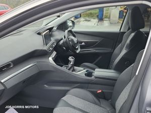 Peugeot 5008 ALLURE 1.5 BLUE 130 7 SEATER - Image 4