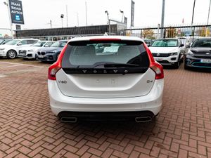 2.0D4 SE LUXURY 5DR ESTATE AUTOMATIC // GREAT VALU - Image 4