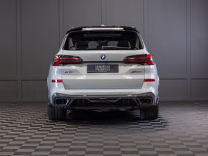 2025 BMW X5 X-Drive 50e M-Sport *Pan Roof - Image 4
