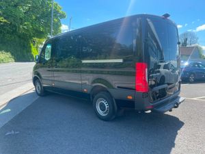 Mercedes-Benz Sprinter 319 MWB LOW ROOF - Image 3