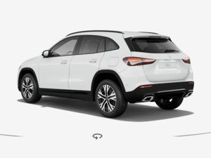 Mercedes-Benz GLA 180d Progressive Pan Roof Night - Image 3
