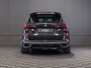 2025 BMW X5 X-Drive 50e M-Sport *Pan Roof - Image 4