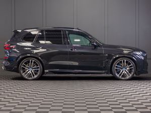 2025 BMW X5 X-Drive 50e M-Sport *Pan Roof - Image 2