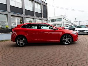 2015 VOLVO V40 2.0D HATCH 5DR AUTO - Image 2