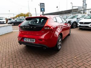 2015 VOLVO V40 2.0D HATCH 5DR AUTO - Image 3