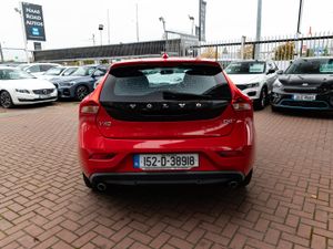 2015 VOLVO V40 2.0D HATCH 5DR AUTO - Image 4