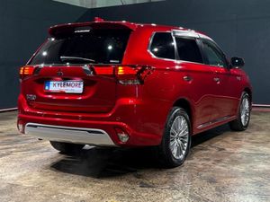 Mitsubishi Outlander 2.4 BLACK HALF LEATHER - FACT - Image 4
