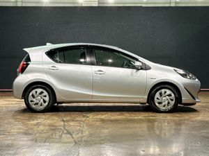Toyota Aqua 1.5 PETROL HYBRID - HEATING / AC CONTR - Image 2