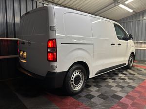 2021 211 Opel Vivaro Diesel 3 Seat Manual - Image 3