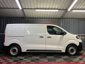 2021 211 Opel Vivaro Diesel 3 Seat Manual - Image 2
