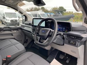 Ford Transit Custom 2.5 LWB Limited PHEV Auto 232 - Image 4