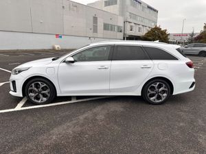 Kia Ceed PLUG IN HYBRID, STATION WAGON, ONLY 19K K - Image 4