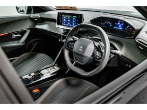 Peugeot 2008 Active Premium Plus 50kWh 136HP - Image 2