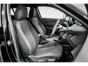 Peugeot 2008 Active Premium Plus 50kWh 136HP - Image 3