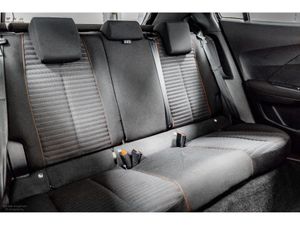 Peugeot 2008 Active Premium Plus 50kWh 136HP - Image 4