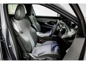 Peugeot 5008 Allure HYBRID Auto 145HP - 7 Seats - Image 4
