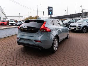 VOLVO V40 2.0D4 INSCRIPTION 5DR HATCHBACK AUTO - Image 3