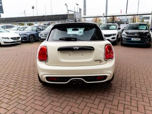 2.0 COOPER 5D HATCHBACK AUTO - Image 4