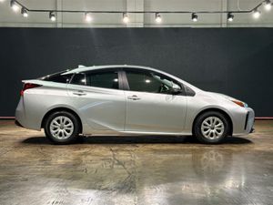 Toyota Prius HYBRID 1.8L AUTOMATIC - REVERSE CAMER - Image 3