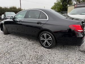 🔵 Mercedes E-Class 200D AUTO AVANTGARDE - Image 3