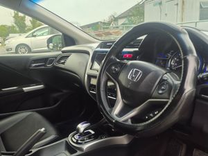2014 honda grace hybrid automatic - Image 2