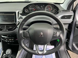 Peugeot 2008 1.2 AUTOMATIC // NEW NCT UNTIL 2027 / - Image 4