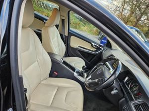 Volvo S60 D2 SE 4DR - Image 2