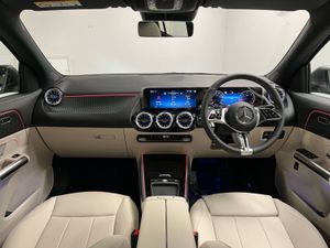 Mercedes-Benz GLA 180d Progressive - Reversing Ca - Image 4