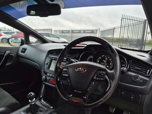 Kia Ceed BEAST 1.6 TURBO - Image 4