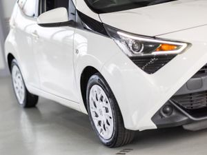 Toyota Aygo 1.0 VVT-I X-PLAY 71BHP 5DR - Image 3