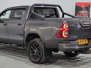 Toyota HiLux Diesel - Image 3