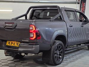 Toyota HiLux Diesel - Image 4