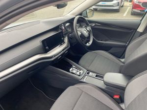 Skoda Octavia Octavia AMB 2.0tdi 115HP DSG - Image 3