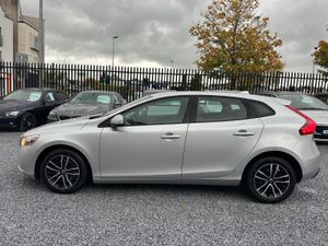2017 (171) Volvo V40 D2 120HP Momentum Geartronic - Image 4