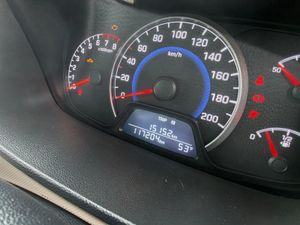 HYUNDAI i10 2015 1.0 PETROL LOW MILEAGE IMMACULATE - Image 2