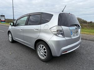 2013 HONDA FIT/JAZZ HYBRID AUTOMATIC - Image 4