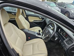 Volvo S60 D2 SE 4DR - Image 4