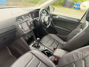 Volkswagen Tiguan R-line 2.0tdi 150HP Manual - Image 3