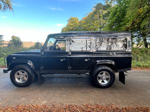 152 LANDROVER DEFENDER 110 7 SEATER XS - Image 3