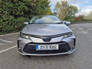 Toyota Corolla LUNA SPORT / 2021 / 1.8 PETROL HYBR - Image 2