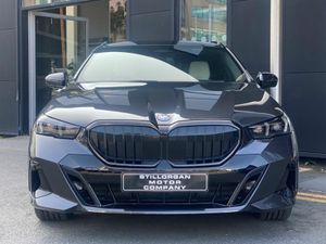 BMW 5-Series *Pan Roof* Touring 530e M-Sport Pro A - Image 2