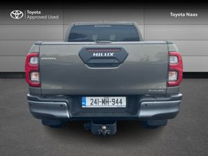 Toyota Hilux 2.8 INVINCIBLE AUTO 4DR - Image 4