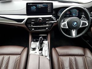 BMW 5 Series 530e M Sport - Image 4