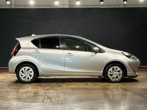 Toyota Aqua HYBRID 1.5L AUTOMATIC - REVERSE CAMERA - Image 3
