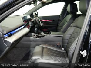 BMW 5-Series *COMFORT PLUS PACK – PANORAMIC SUNROO - Image 3