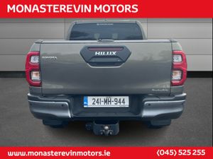 Toyota Hilux 2.8 INVINCIBLE AUTO - Image 4
