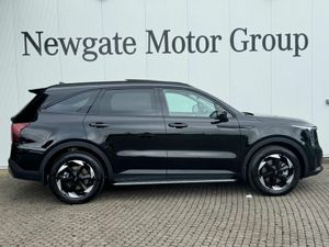 Kia Sorento PHEV Black Edition - Exclusively from - Image 4