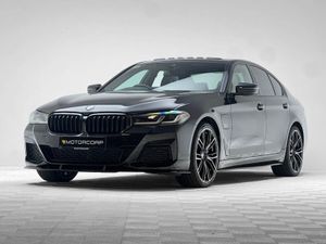 BMW 5-Series 530E M SPORT *SUNROOF* - Image 3