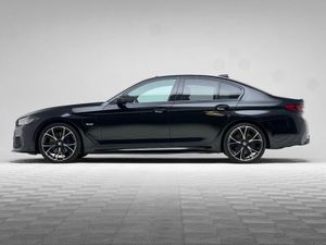 BMW 5-Series 530E M SPORT *SUNROOF* - Image 4