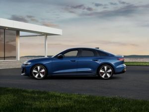 Audi A5 SEDAN S-LINE COMPETITION E-HYBRID QUATTRO - Image 4